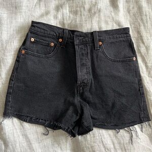 Levi’s Ribcage Shorts Size 28